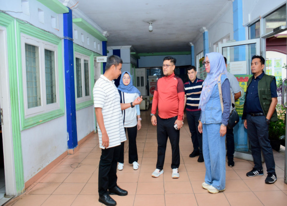 Memasuki Minggu Kedua WFH, Lakukan Monitoring ke Sejumlah OPD dengan Sepeda