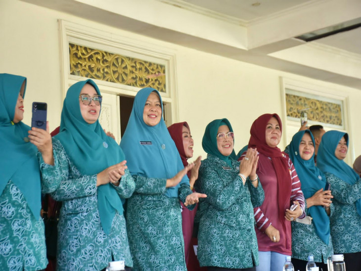Pj. Ketua Tim Penggerak PKK Kabupaten Kampar menghadiri acara pembukaan Jambore PKK Provinsi Riau di Pekanbaru.
