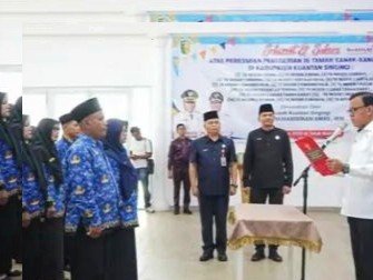 37 Pejabat di Lantik, Semangat Mengabdi! Bupati Suhardiman Amby: Buktikan Dedikasi, Wujudkan Kuansing Hebat!