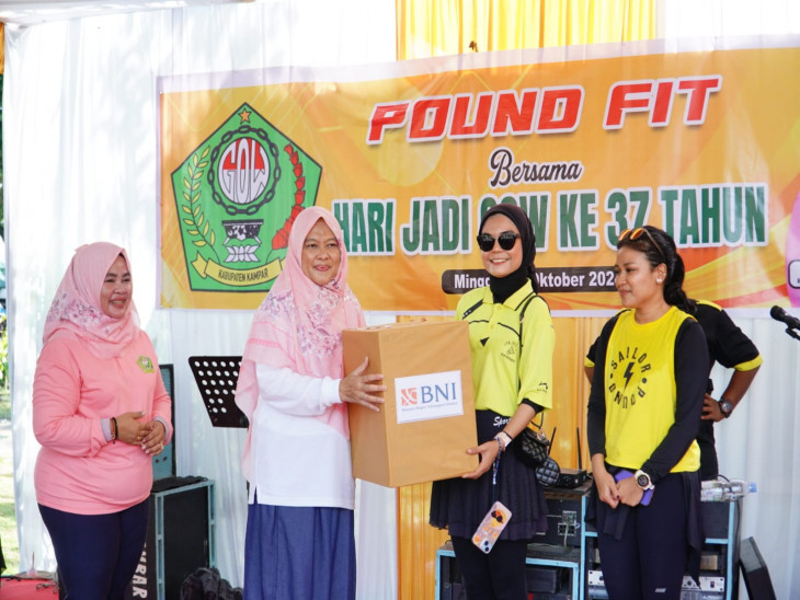 Senam Pound Fit Meriahkan HUT Gabungan Organisasi Wanita (GOW) Yang Ke-37 Kabupaten Kampar