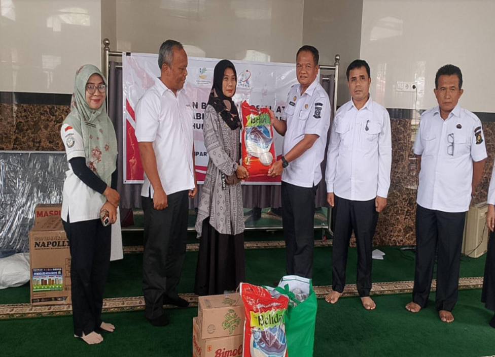 136 Warga Rentan di Kampar Terima Bansos Atensi, Dinsos Salurkan Sembako hingga Alat Bantu Disabilitas