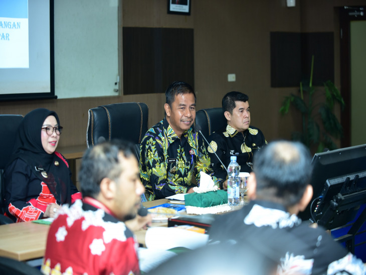 Bupati Kampar Pimpin Rapat Evaluasi Realisasi Fisik dan Keuangan Juni 2026