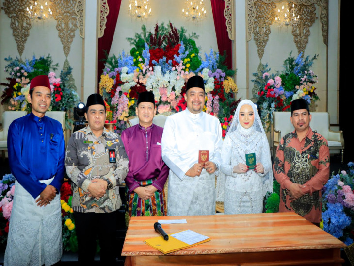Bersama Ustadz Abdul Somad, Pj Bupati Kampar Hadiri Akad Nikah Tengku Dedy Ardiansyah dengan Glien Exsel Julio Marshanda.